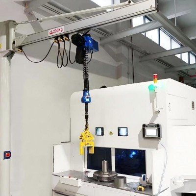 Cantilever Crane Installation