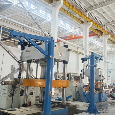 Folding Boom Crane Installation